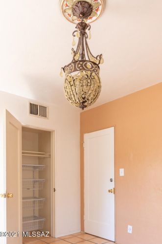 1710 Grant Rd, Tucson AZ 85712-2237 exterior