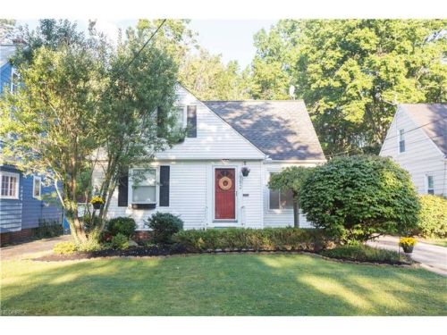 1752 Edgefield Rd, Cleveland, OH 44124-2851