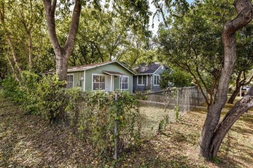 2015 Canterbury St, Austin TX  78702-5532 exterior