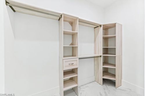 555 99 Ave, Naples FL 34108-2227 exterior