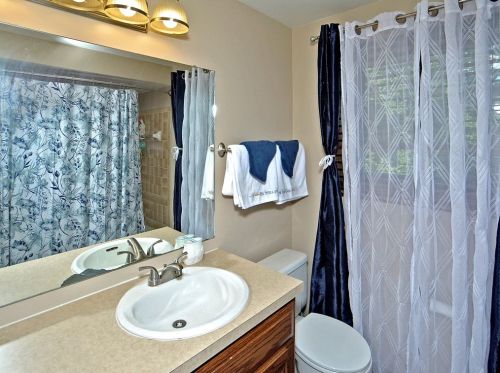 1518 Greendale Dr, Pittsburgh PA 15239-1144 exterior