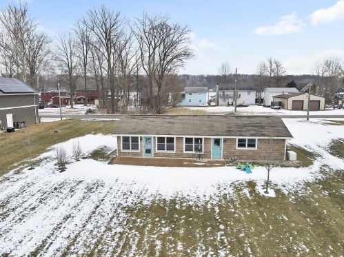 65526 Peninsula Dr, Cassopolis MI 49031-8530 exterior