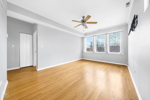 2158 Mozart St, Chicago, IL 60647-3963