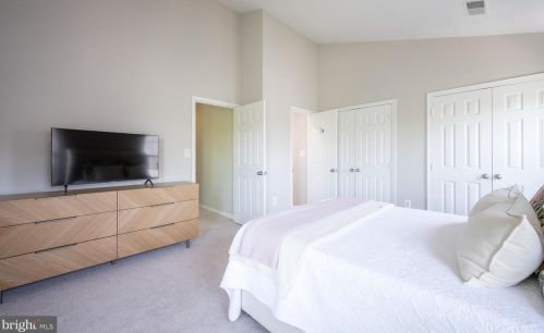 6940 Lerwick Ct, Alexandria VA  22315-5717 exterior