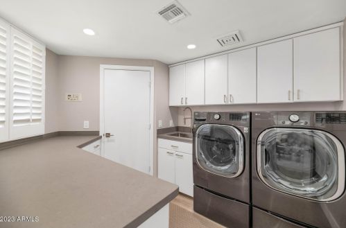 2347 Cinnabar Ave, Phoenix AZ  85028-3633 exterior