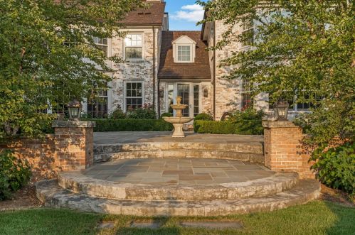 9303 Vly Hl Rd, Milwaukee WI 53217-1039 exterior