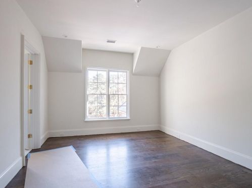 3364 Knollwood Dr, Atlanta GA 30305-1022 exterior