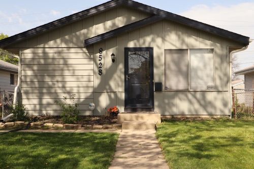 8528 Potomac Ave, Milwaukee, WI 53225-4136