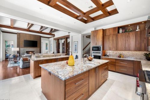 655 Bougainvillea Rd, Naples FL 34102-5545 exterior