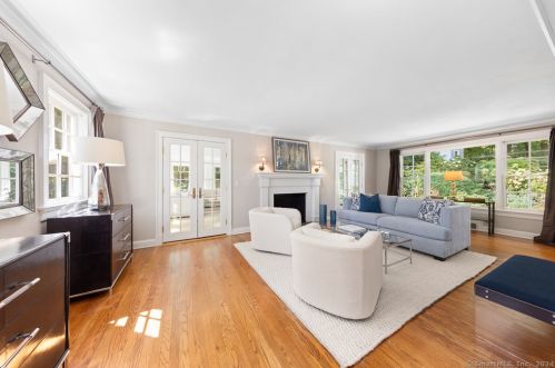 38 Pequot Trl, Westport CT 06880-2930 exterior