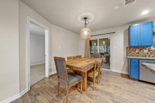 8408 Dixon Dr, Austin TX 78745-7515 exterior