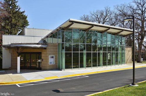 1904 Lewis Ave, Rockville MD 20851-2330 exterior