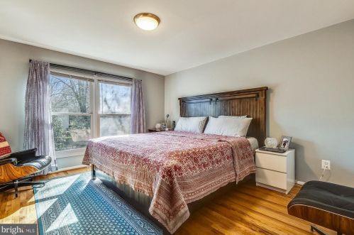 9104 Fls Chapel Way, Rockville MD 20854-2455 exterior