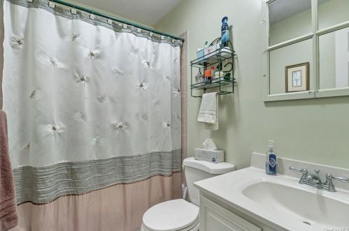 30 Sycamore Dr, Middletown NY 10940-5406 exterior