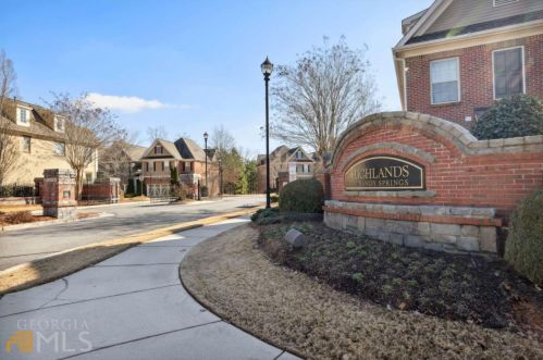 8015 Glisten Ave, Atlanta GA  30328-2494 exterior