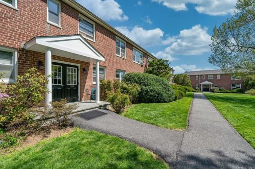 215 Schrade Rd, Briarcliff, NY 10510-1434