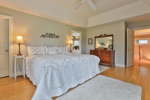 8 Oakmont Dr, Concord NH 03301-6916 exterior