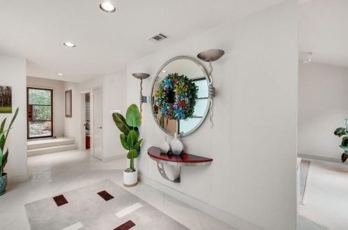 5642 Bent Tree Dr, Dallas TX 75248-2010 exterior