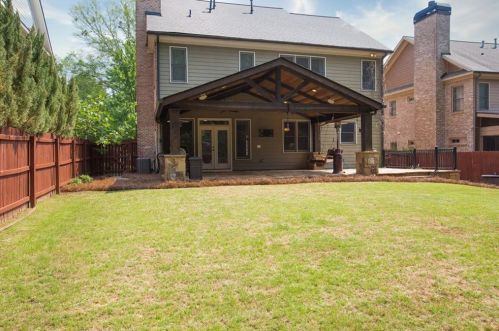 1860 Canmont Dr, Atlanta GA 30319-3618 exterior