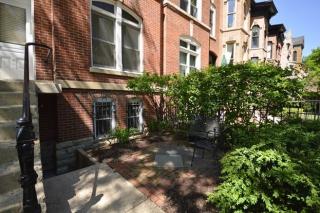 556 Belden Ave, Chicago IL  60614-6508 exterior