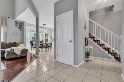 26 Francis Dr, Bridgewater NJ  08807-5714 exterior