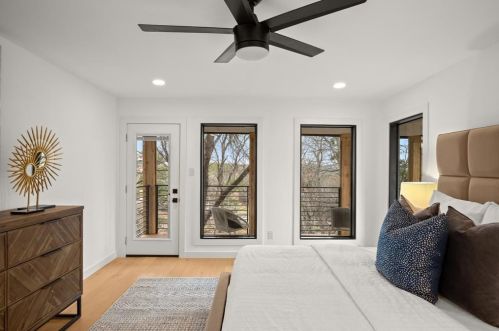 2100 Apricot Gln Dr, Austin TX 78746-7847 exterior