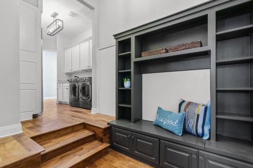 2209 Deleon Ct, Austin TX 78733-1629 exterior