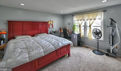 1 Hamilton Lk Dr, Trenton NJ 08619-3437 exterior