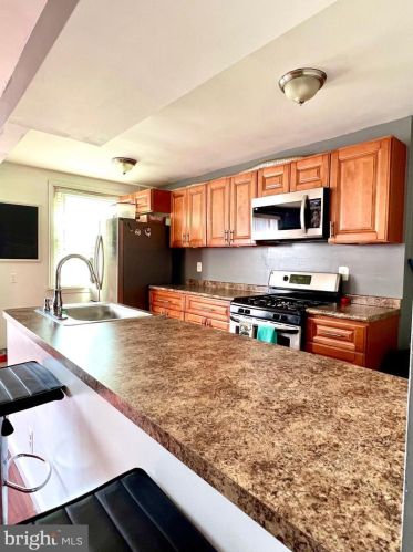 6339 Elmhurst St, Philadelphia PA 19111-5804 exterior