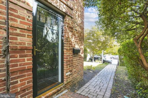 917 Columbus St, Alexandria VA 22314-1611 exterior