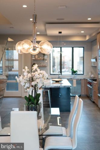 722 Broad St, Philadelphia PA 19146-3119 exterior