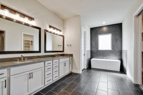 555 Mystic Pkwy, Spring Branch TX 78070-5267 exterior