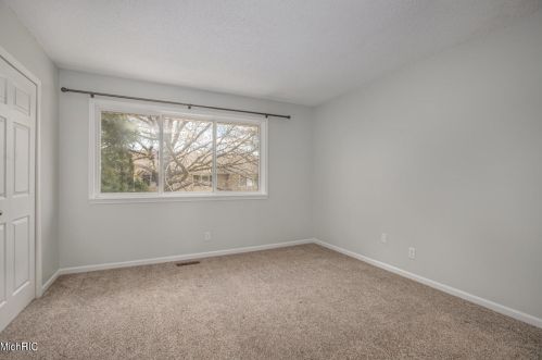 3630 Kenbrooke Ct, Kalamazoo MI 49006-5437 exterior