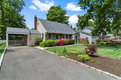 33 Hazard Ave, Huntington Station, NY 11746-3709