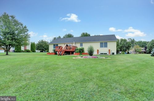 286 Bollinger Rd, Littlestown PA 17340-9121 exterior