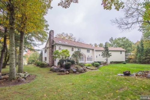 27 Trotters Ln, Mahwah NJ  07430-2517 exterior