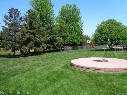 50153 Aldwych St, Macomb Township MI  48044-1126 exterior