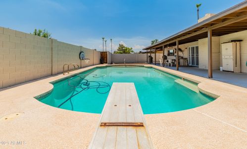 3401 Crocus Dr, Phoenix AZ 85032-5419 exterior