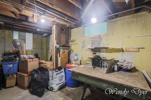 1042 Northlawn St, Grand Rapids MI 49505-3717 exterior