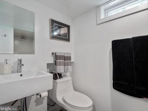 301 Glendale Ave, Alexandria VA 22301-2407 exterior