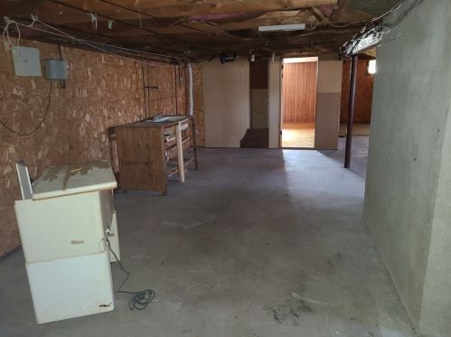 228 Hermitage Dr, Springfield MA 01129-1346 exterior