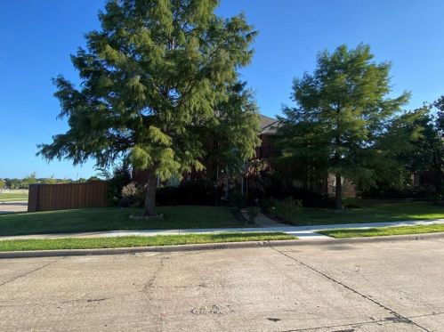 1400 Meadow Dr, Irving TX  75063-5073 exterior