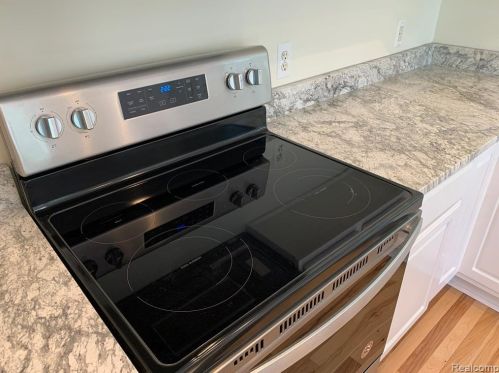 301 Fairways Ln, Lyndon Twp MI 48118-2130 exterior