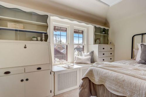 5347 Berkeley Blvd, Milwaukee WI 53217-5138 exterior