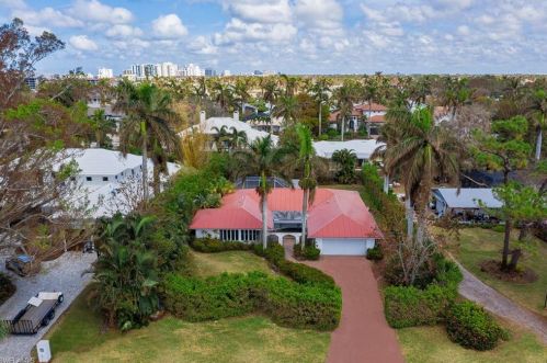 421 Bow Line Dr, Naples, FL 34103-4728