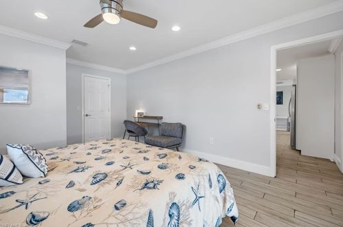 683 102 Ave, Naples FL 34108-3213 exterior