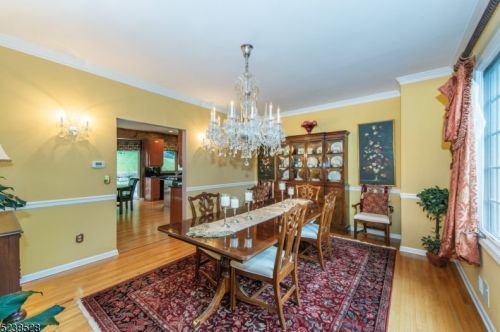 18 Rosewood Ln, Parsippany NJ 07834-3801 exterior