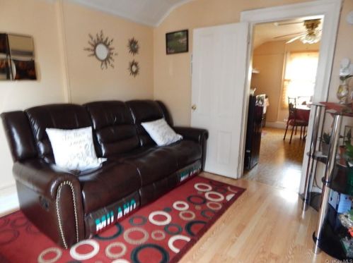 4 Knapp Ave, Middletown NY 10940-5637 exterior