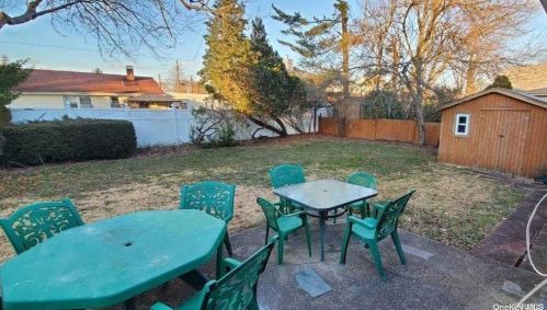 90 Birch Ln, Valley Stream NY 11581-2633 exterior