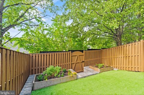 106 Ingle Pl, Alexandria VA 22304-7600 exterior